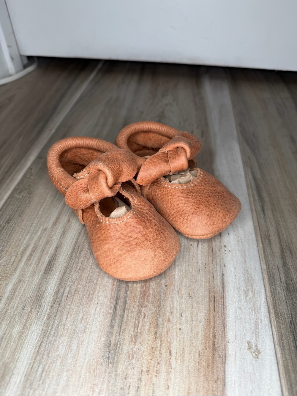 Freshly Picked Knotted Bow Baby / Toddler Soft Sole Tan / Brown Moccasins Size 6